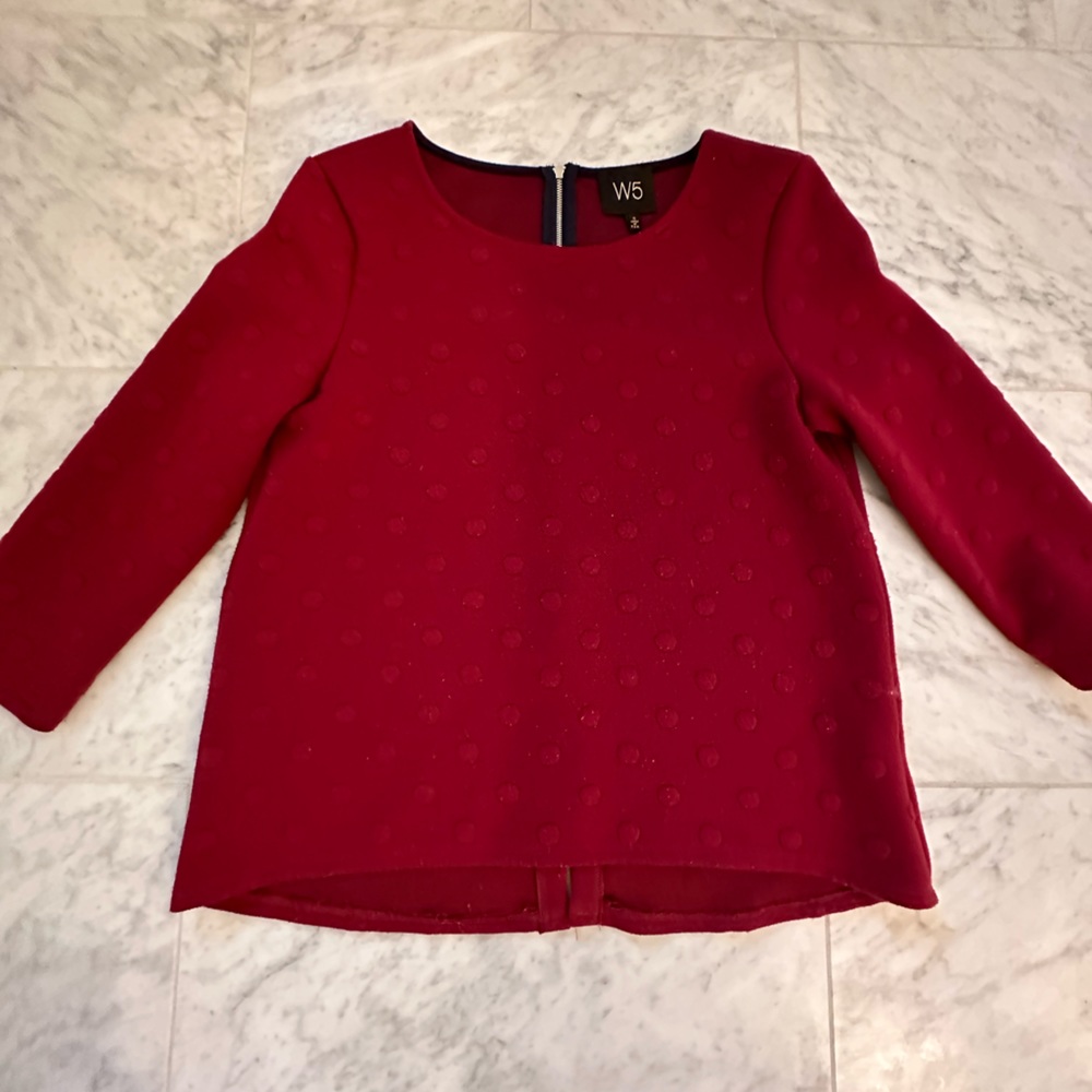 Maroon 3/4 sleeve. Back open slit detail. Size small. Good condition